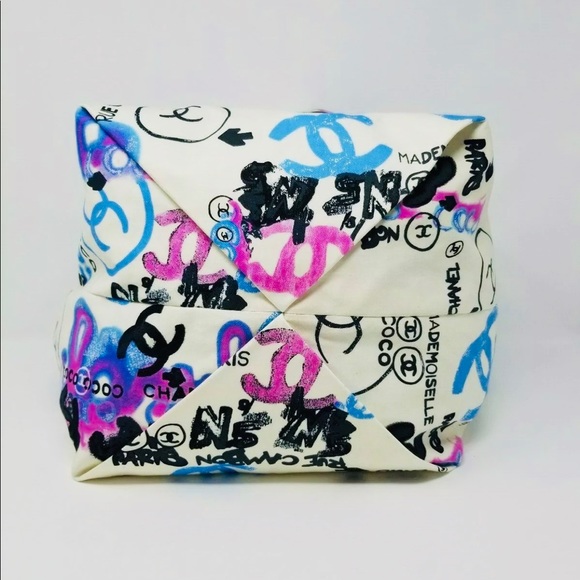Chanel Graffiti Basket Ivory Canvas Logo bag🖤 - Picture 5 of 12